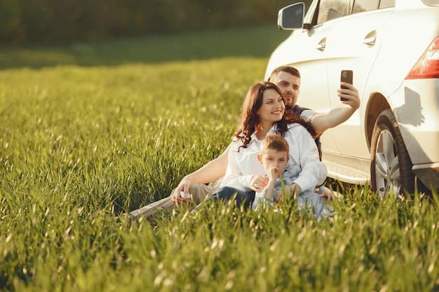 Familia feliz con su nuevo auto